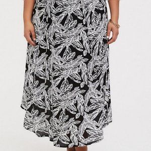 Torrid Gauze Double Front Slit Black and White Maxi Skirt Plus Size 4x